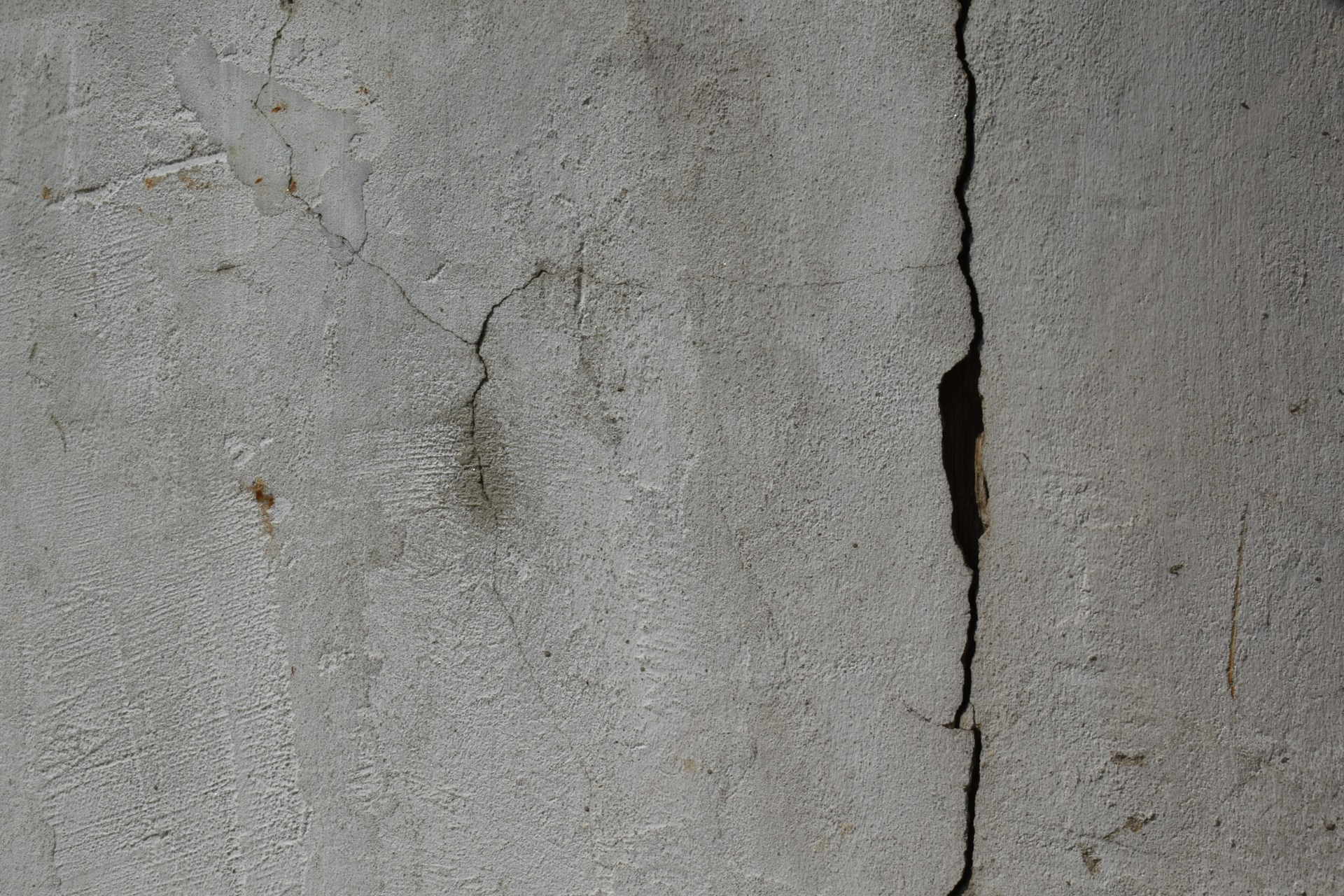 What to Look for When Your Basement Walls Start Cracking